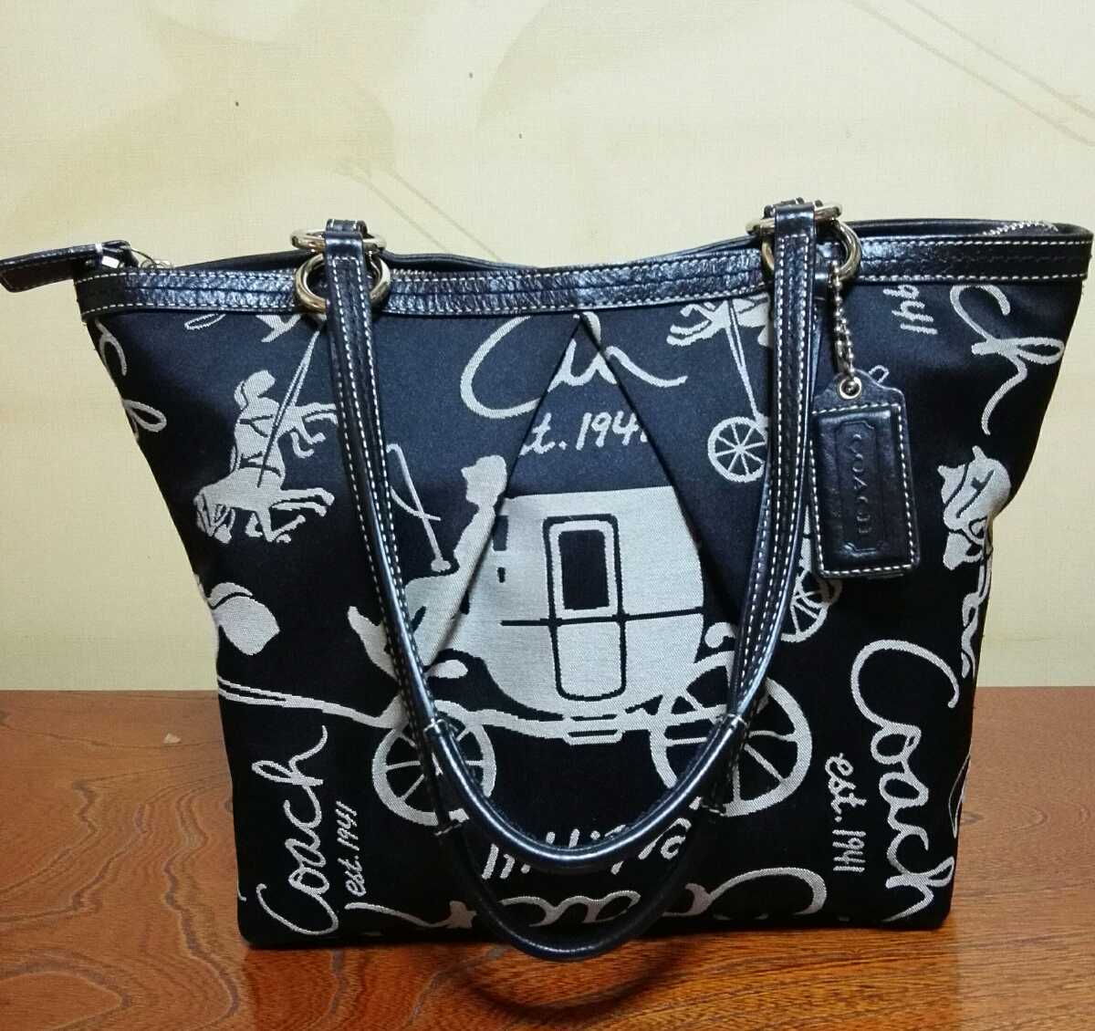 ほぼ未使用品 COACH コーチ シグネチャー PVC×本革 レザーハンドバッグ 