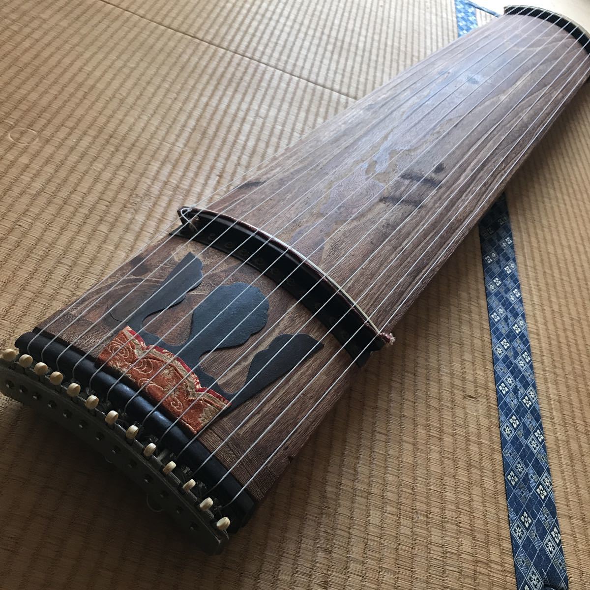 和楽器 13弦 琴 お琴 蒔絵 綾杉彫り 蒔絵あり くり甲 和