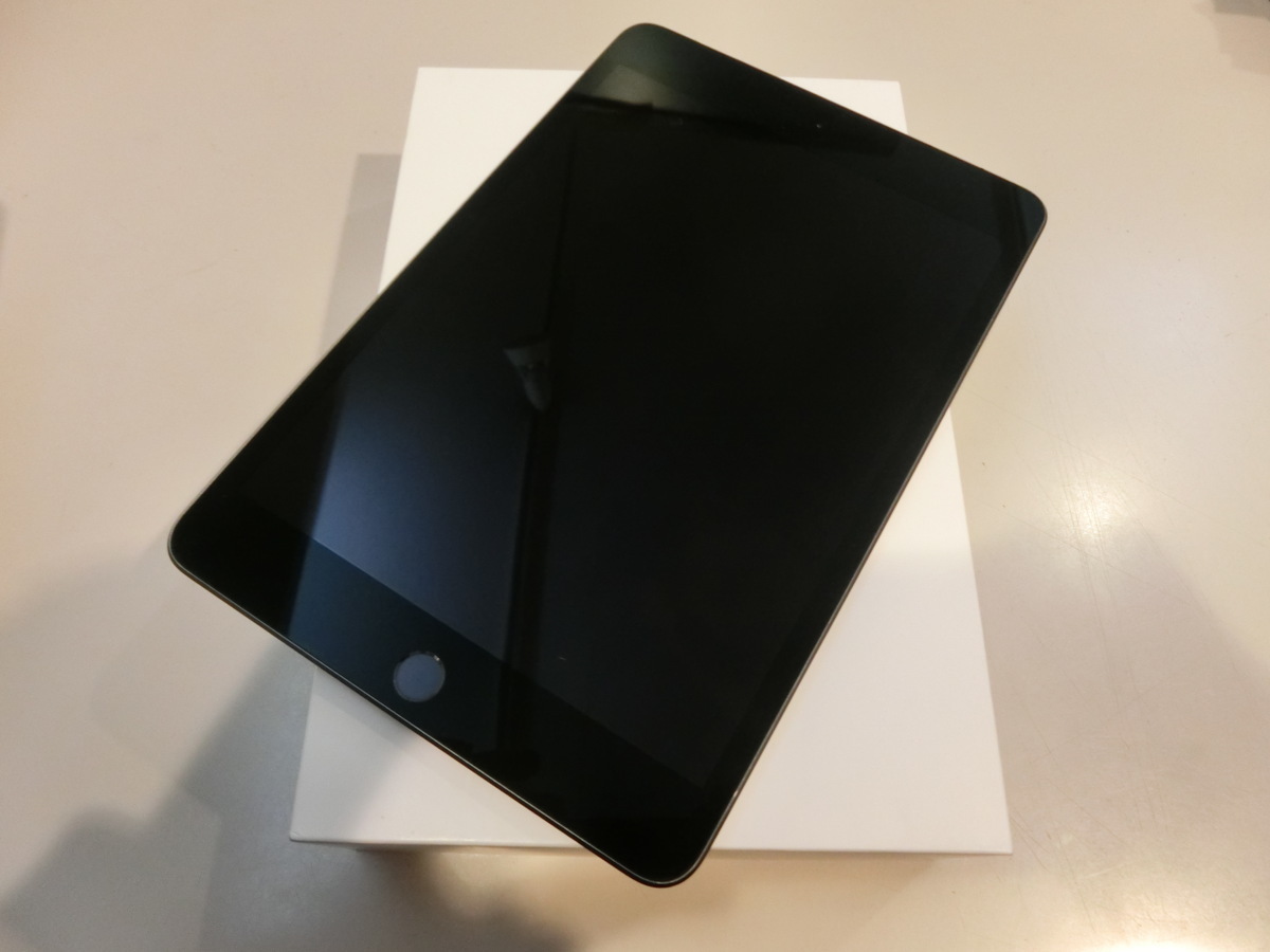 θ【Bランク】Apple docomo iPad Air2 Cellular 16GB ゴールド MH1C2J/A