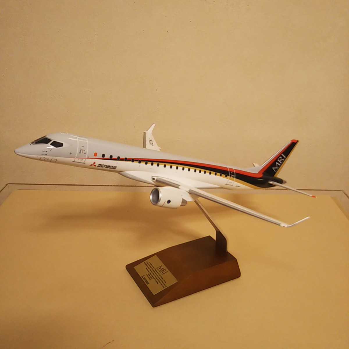 1/100 パックミン MRJ 三菱カラー 三菱 MRJ 1:100 ソリッド胴体モデル