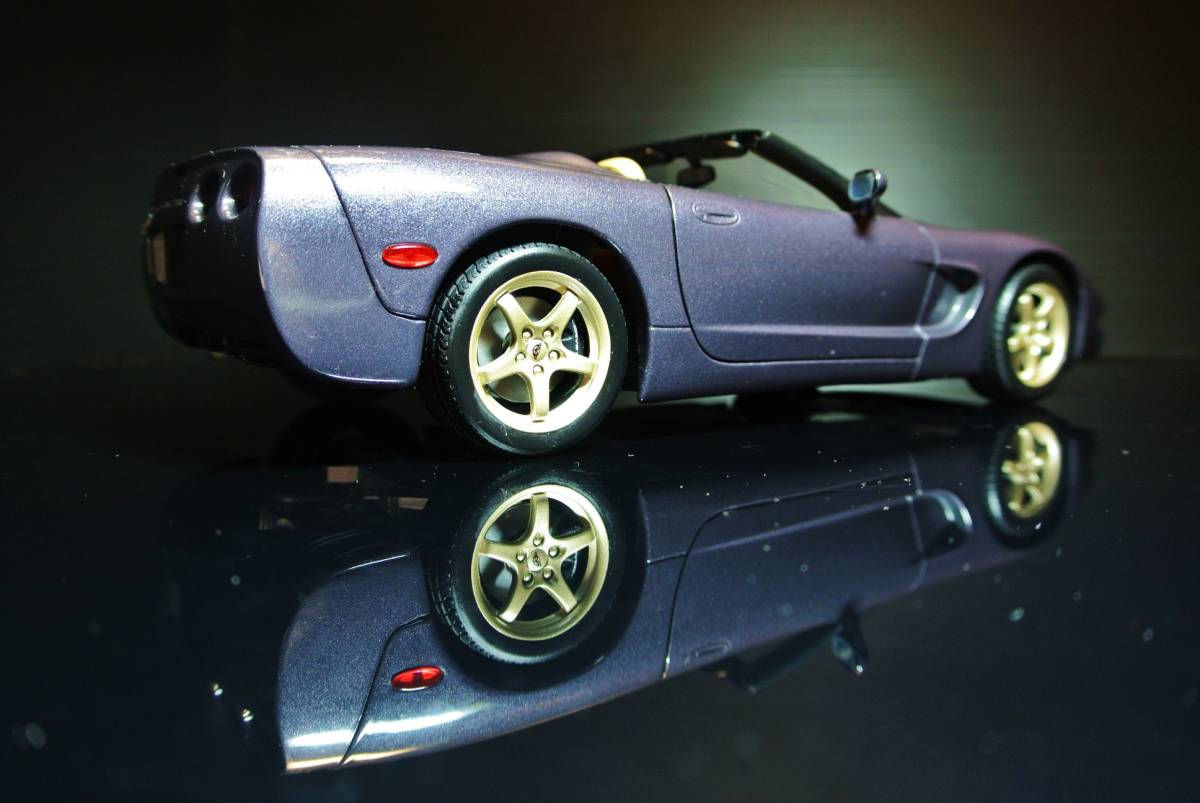 UT Models Corvette Chevrolet 1:18 Diecast 1⁄18 - Car Model