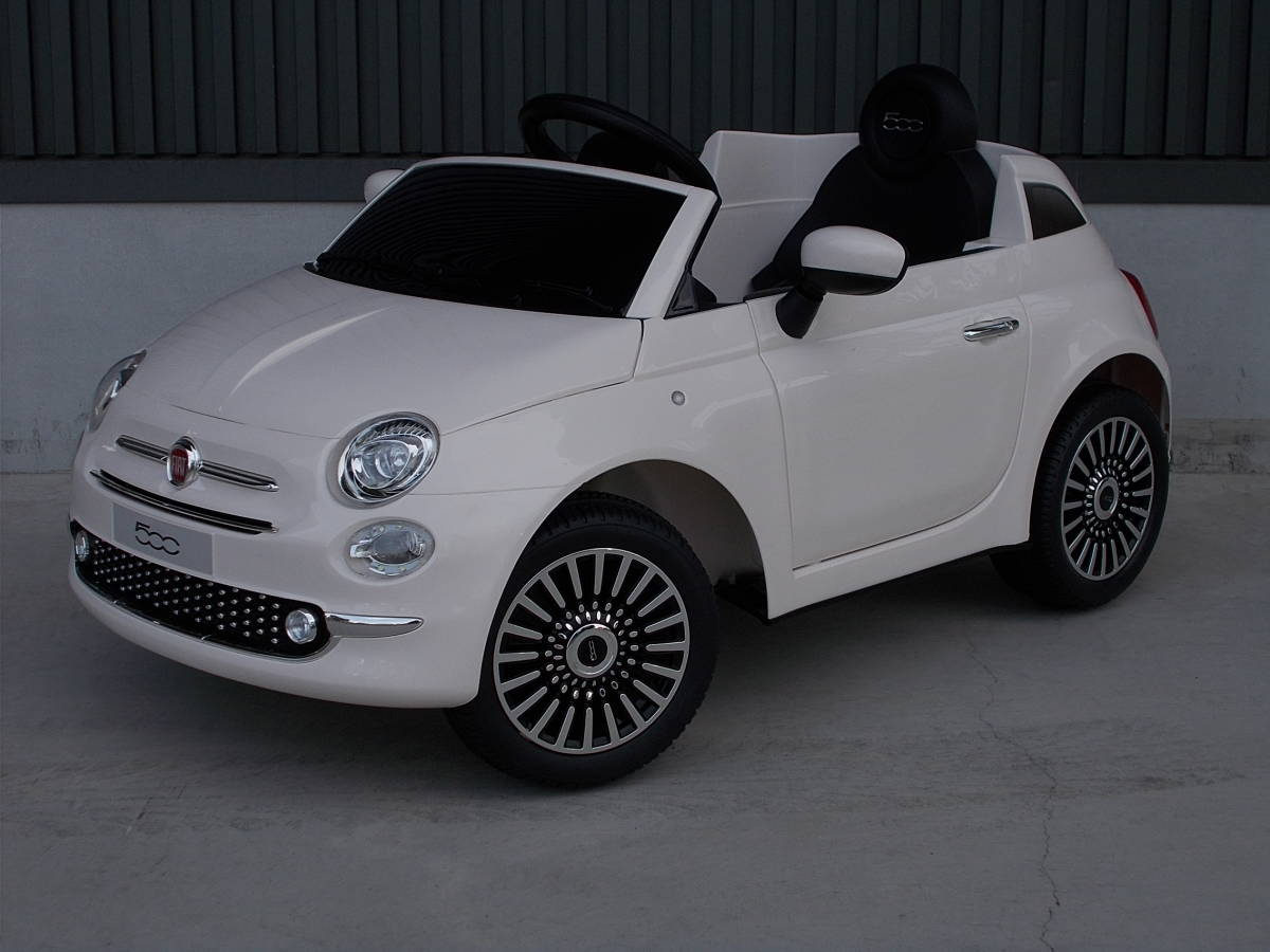 正規品，人気 売り切り 完成車で発送 電動乗用ラジコン FIAT500 