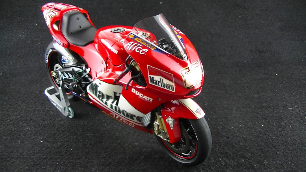 タミヤ 1/12 ドゥカティ・デスモデセディチ（完成品) 【公式通販】