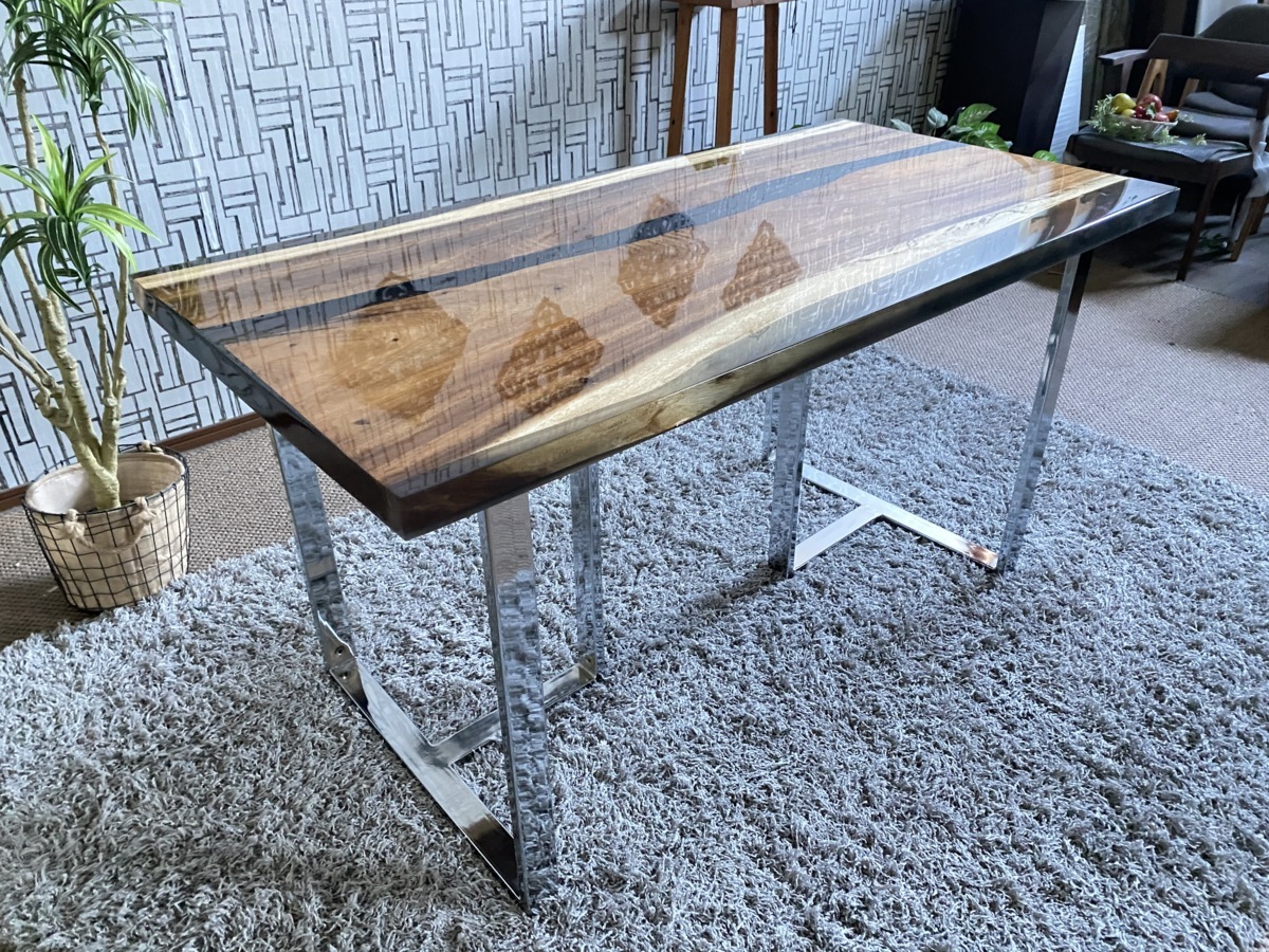 レジンテーブル 一枚板 140cm 天厚4.2㎝ ダイニング/座卓可能 市場価格 