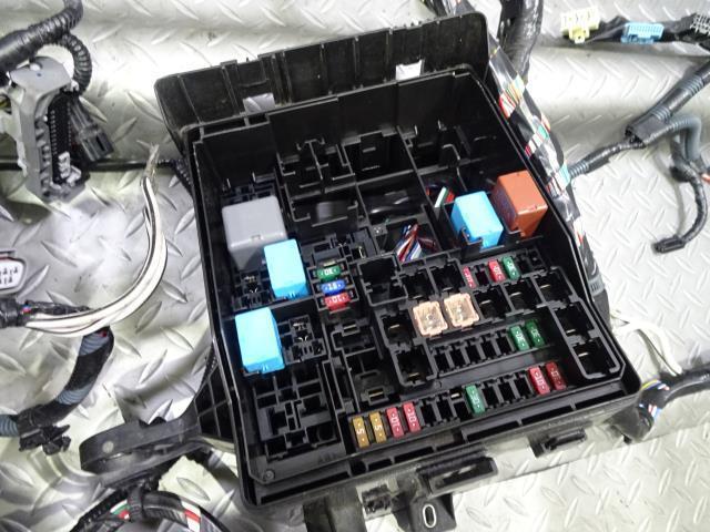 アルファード DBA-AGH30W ヒューズ ボックス BOX 070 EGルーム内用