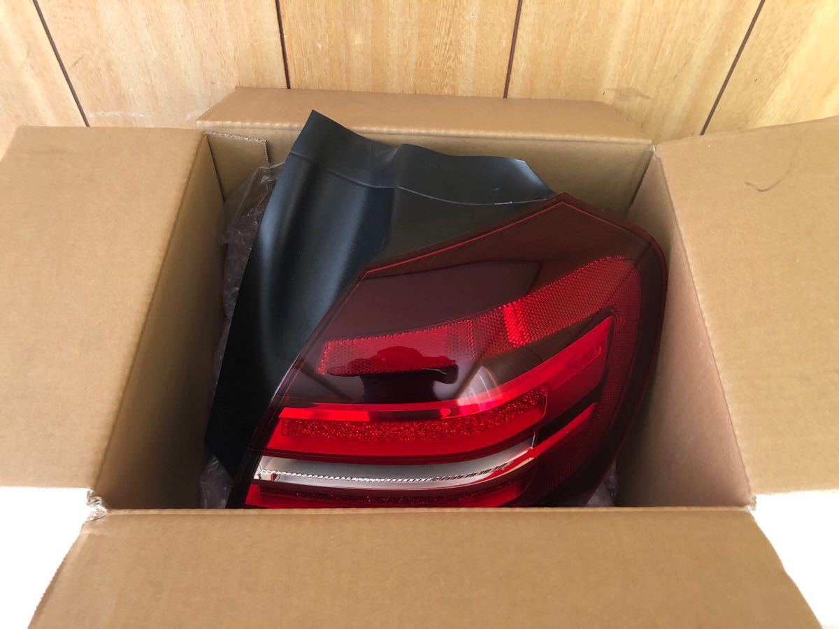 ベンツ X156 GLA クラス 後期 純正 右 テールランプ 美品！A1569069800