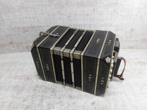 バンドネオンのYahoo!オークション(旧ヤフオク!)の相場・価格を見る