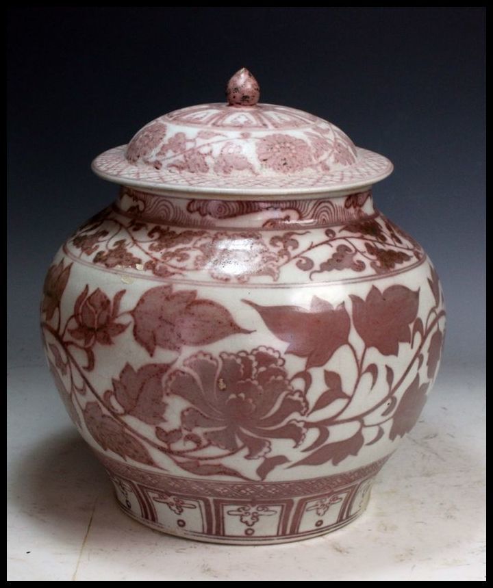 中国古美術品 景徳鎮窯 釉裏紅牡丹唐草文有蓋壺 高さ