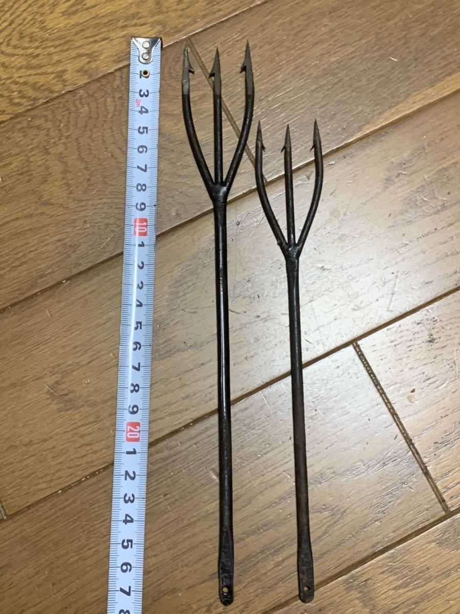 魚突き 2本セット ヤス モリ 3又 返し付き頑丈 全長28センチ 小タイプ23センチ 保管品 フィッシング 売買されたオークション情報 Yahooの商品情報をアーカイブ公開 オークファン Aucfan Com