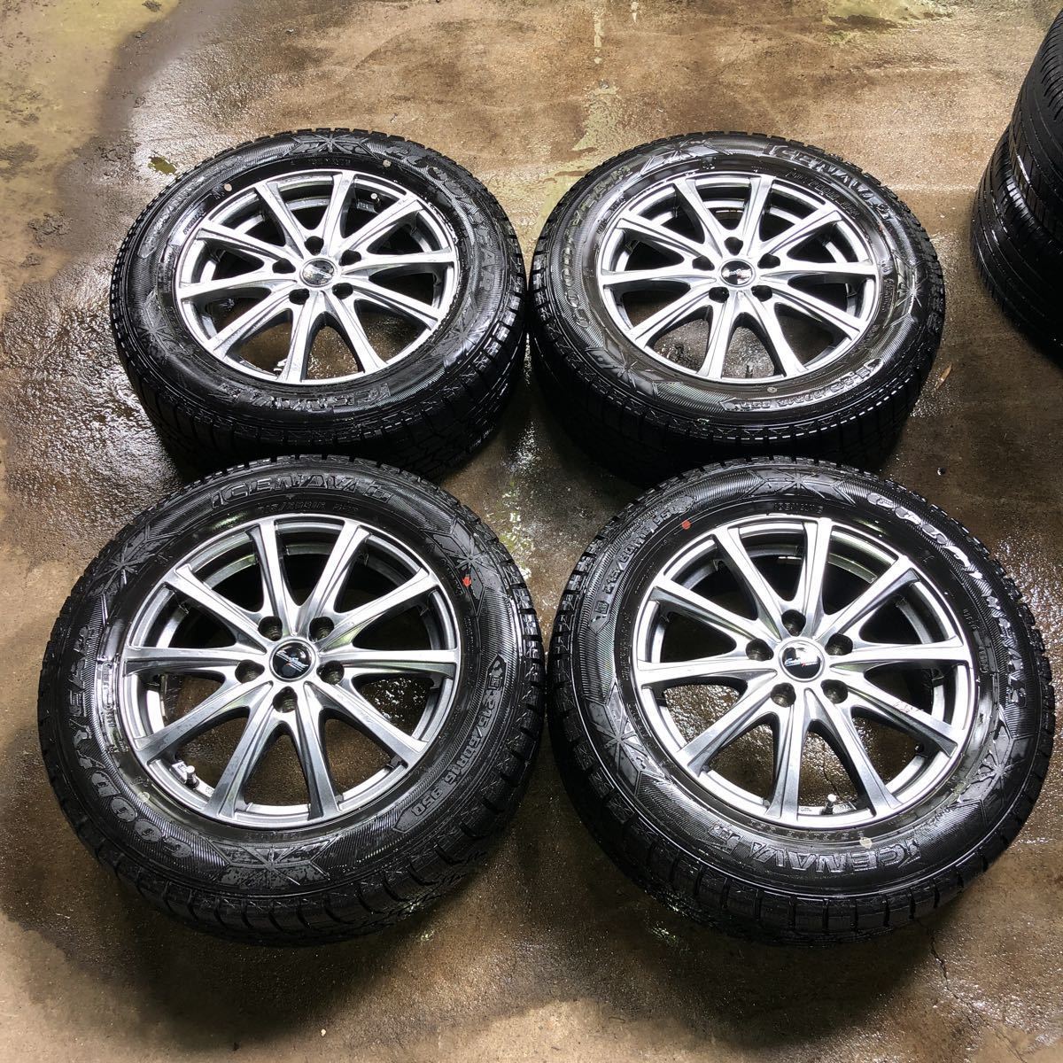 グッドイヤー(GOODYEAR) スタッドレス 国産！バリ溝 17年 スタッドレス