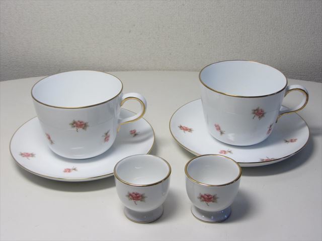大倉陶園　ペアモーニングセットとエッグスタンド 大倉陶園 小花 モーニングカップ＆エッグスタンド ペア 美しい淡い花の