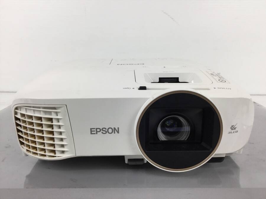 泉 izumi ケース一体型 マグネットスクリーン WOL-FXRV 72インチ 現行