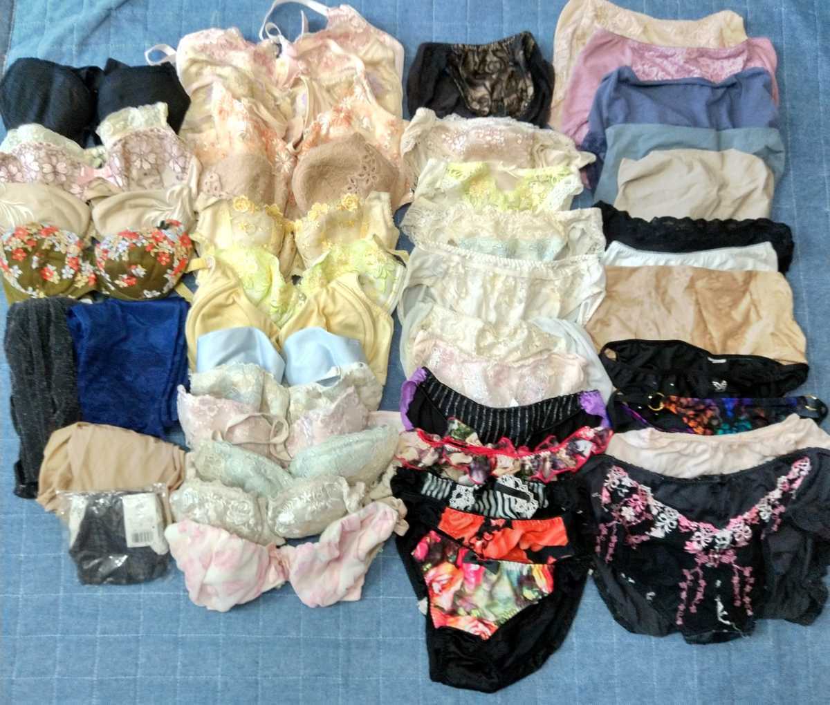 タンス整理品　ブラジャー5枚セット タンス整理品 ブラセットの通販 by たぬぽん's shop｜ラクマ