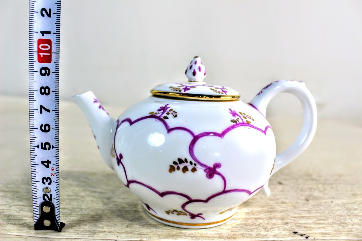 なお様おまとめ品　ヴィクトリアン、タワーオブ　ロンドン フ2缶づつ　合計4缶 ロンドン複製が伝えるもの──ヴィクトリア・アンド・アルバート