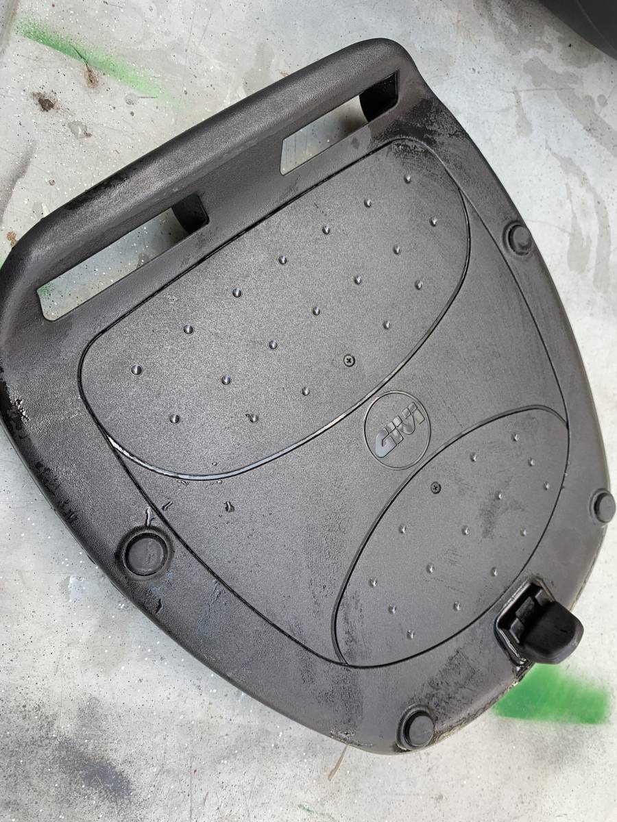 GIVI/ジビ 39L　トップケース　リアボックス 取付ベース・カギ２本付_3
