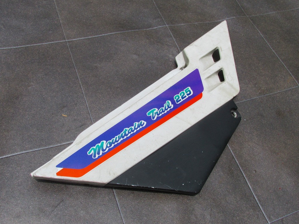 θ【送料無料】ヤマハ セロー225 純正サイドカバー 右 SEROW