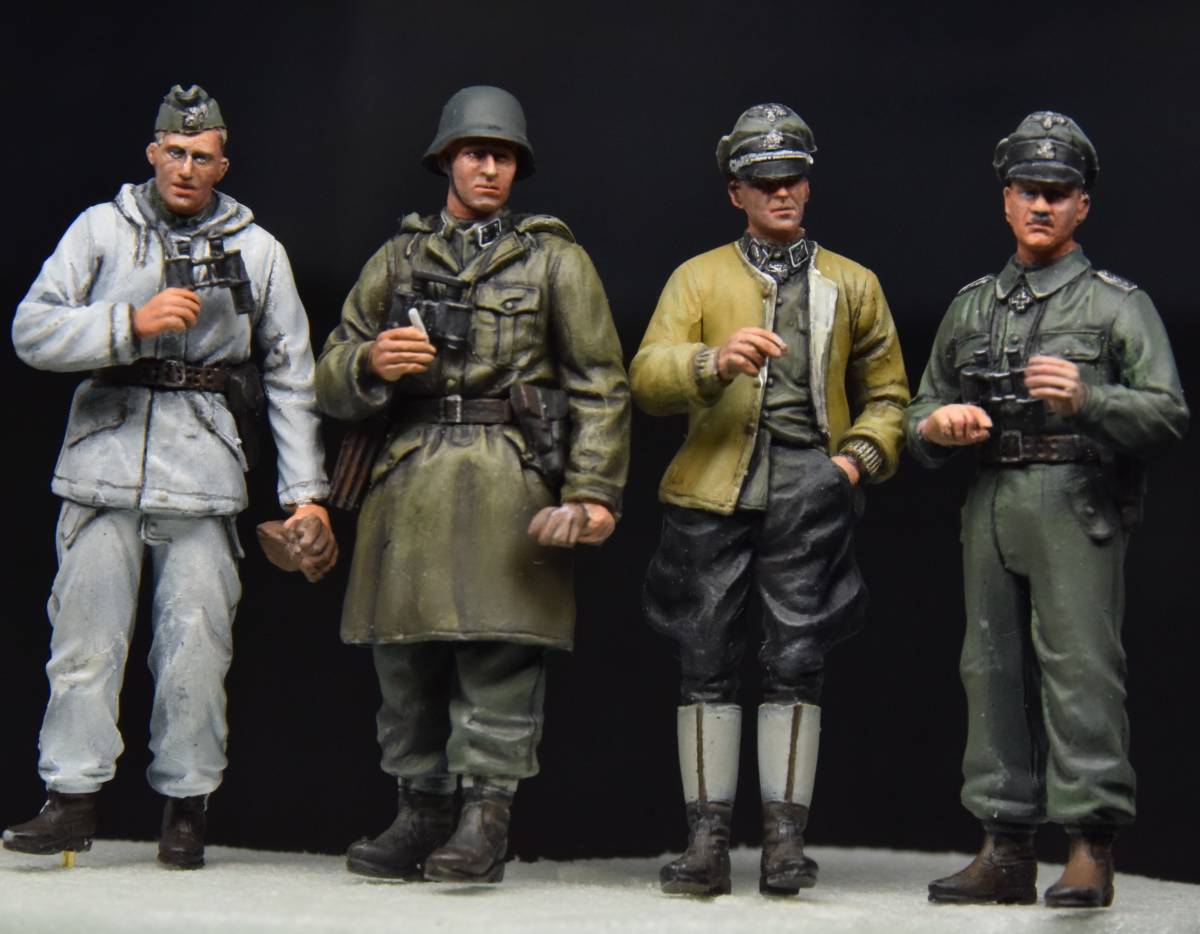 1/35 ドラゴン ドイツ武装親衛隊 将校 野戦会議 冬季装備 塗装済み完成