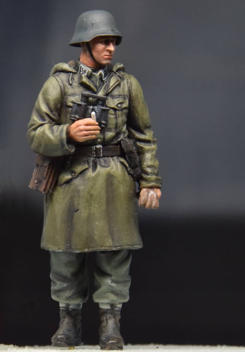 1/35 ドラゴン ドイツ武装親衛隊 将校 野戦会議 冬季装備 塗装済み完成