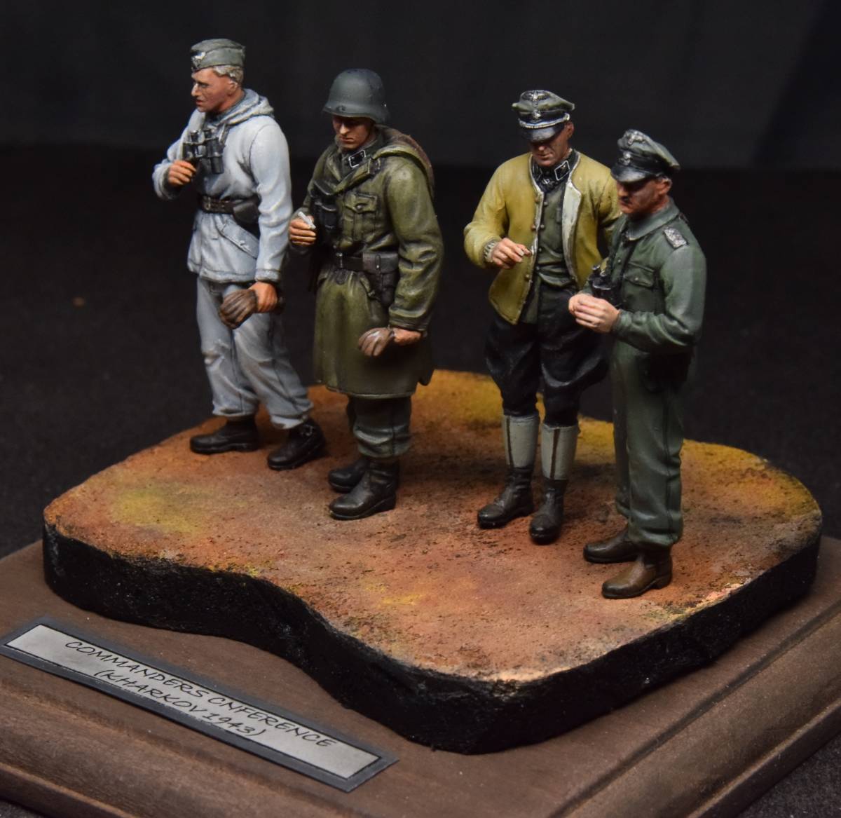 1/35 ドラゴン ドイツ武装親衛隊 将校 野戦会議 冬季装備 塗装済み完成