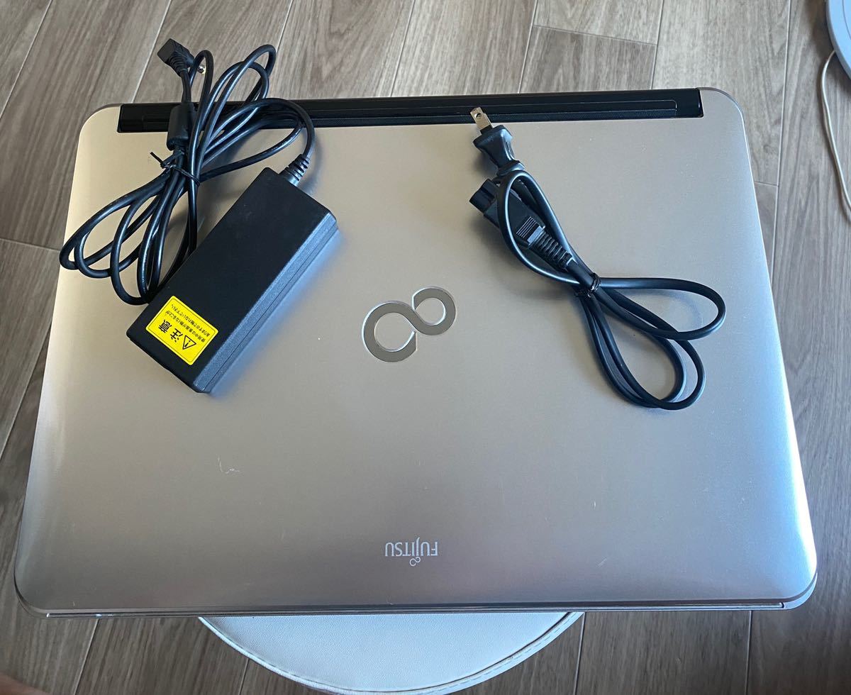 FUJITSU LIFEBOOK AH56/C Core i5-2520M 2.5GHz/4GB/640GB/Blu-ray/15