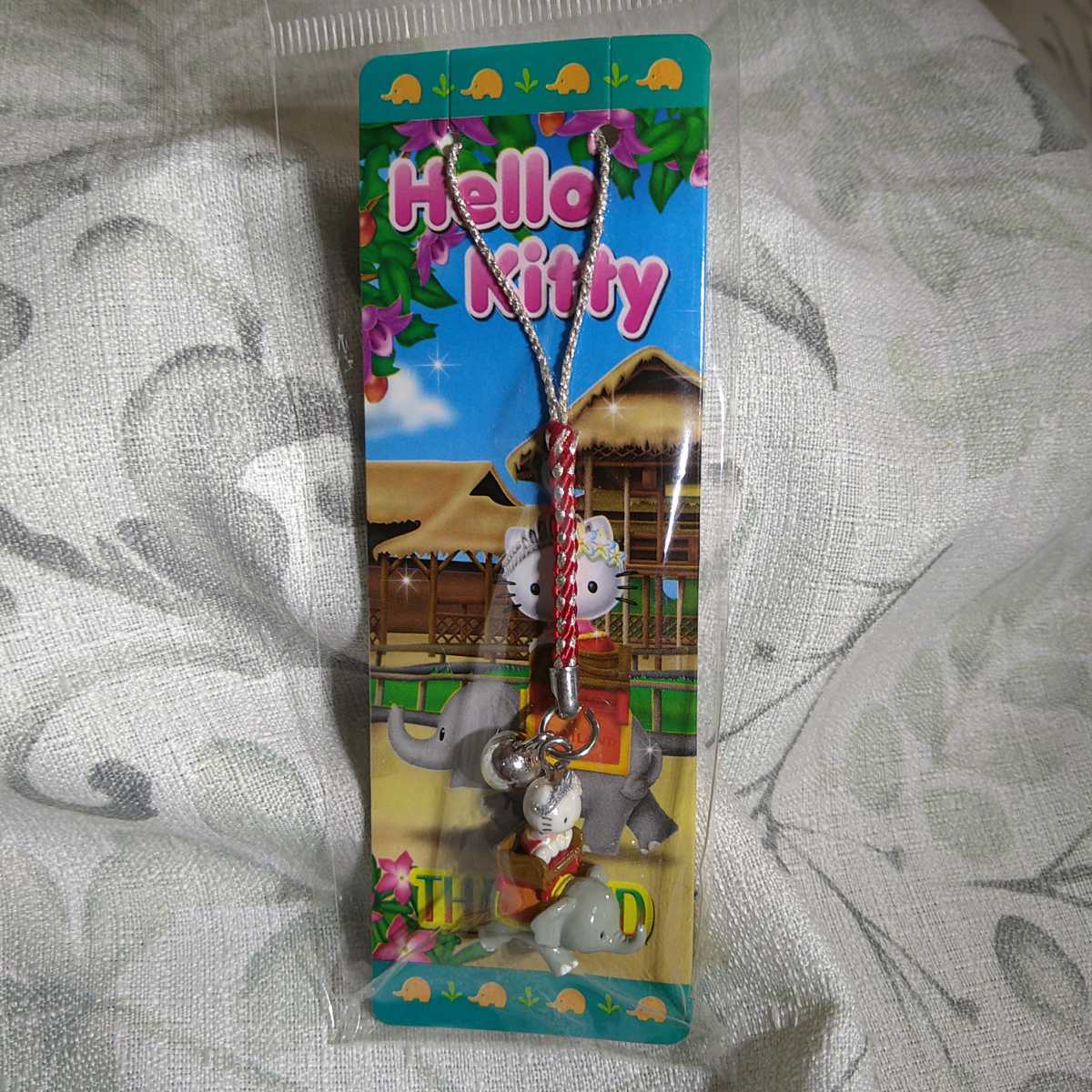 ハローキティ ご当地 タイ 限定 ぞう 乗り 象 ストラップ 赤 根付 キティ 海外 08 サンリオ ハローキティ 売買されたオークション情報 Yahooの商品情報をアーカイブ公開 オークファン Aucfan Com