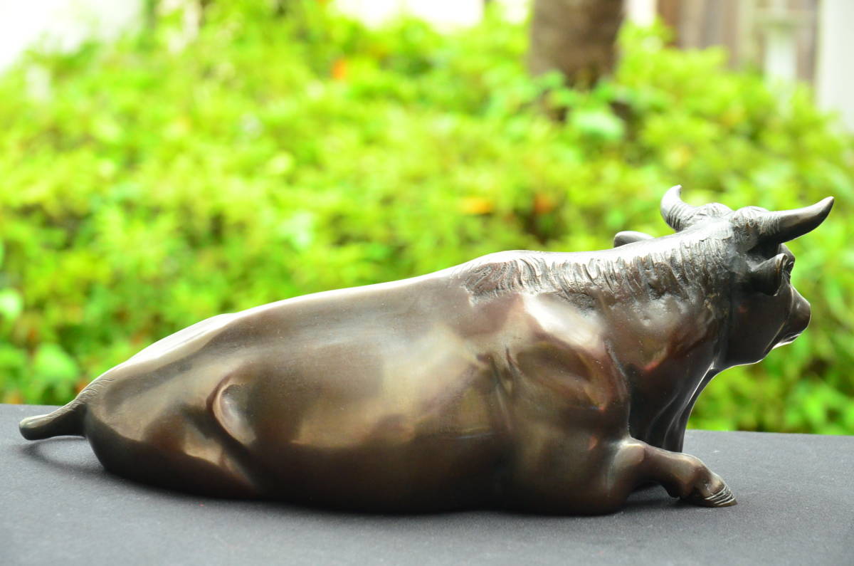 銅製 寝牛 座牛 置物 銅像 在銘有 高さ13.5cm 幅37cm 重さ3.3kg 丑