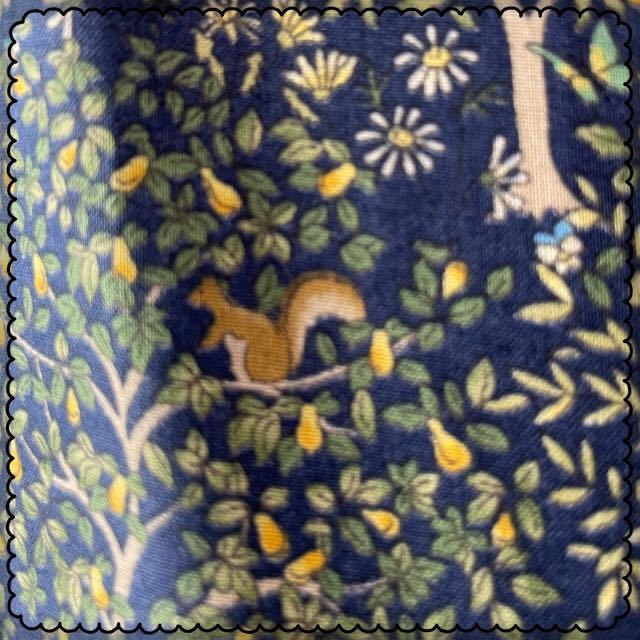 Handmade 森の動物リス柄スタンドカラーロングワンピース 北欧英国ハンドメイドボタニカルフォーマルお嬢様グリーンネイビーリバティ風 ワンピース 売買されたオークション情報 Yahooの商品情報をアーカイブ公開 オークファン Aucfan Com