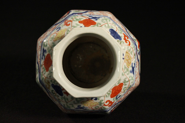 ☆皇帝☆ 萬暦色繪壷 高19㎝ （検）色絵 花瓶 龍紋