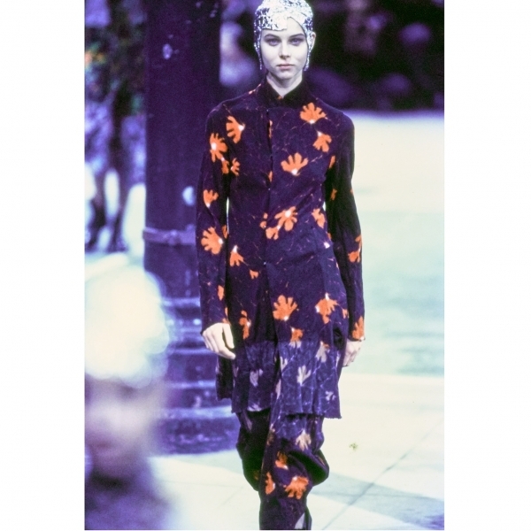 コムデギャルソンCOMME des GARCONS ウール捺染ホック留めロングジャケット 黒赤S 【レディース】