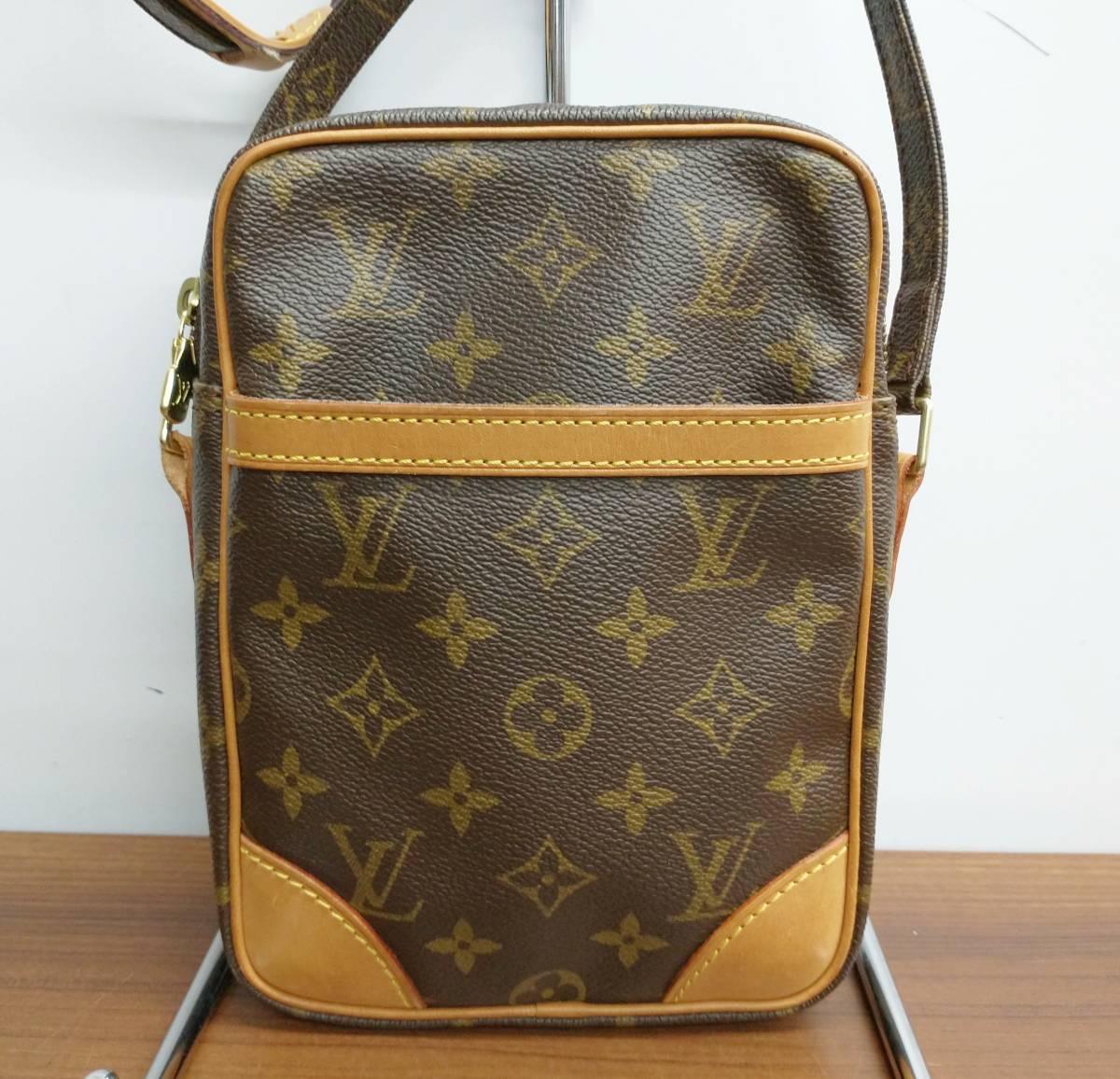 豊富な，新品 LOUIS VUITTON ルイヴィトン モノグラム ダヌーブ M45266 SL0060 ショルダーバッグ 保存袋有り 店舗受取可(ショルダーバッグ)｜売買されたオークション情報、yahooの商品情報をアーカイブ公開 - オー かばん、バッグ