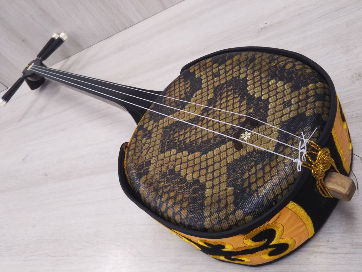 三線 沖縄三線 : 消音ウマ付き 沖縄 スタンダード人工皮 【現状品