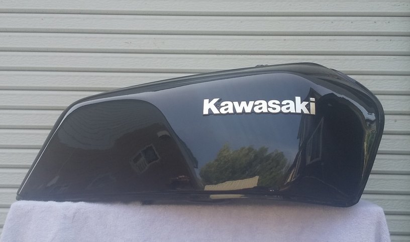 カワサキ　Ｚ１０００　Ｊ　Ｒ　　Ｚ１１００　Ｒ　ＧＰタンク　中古　１年以上前に塗装済み