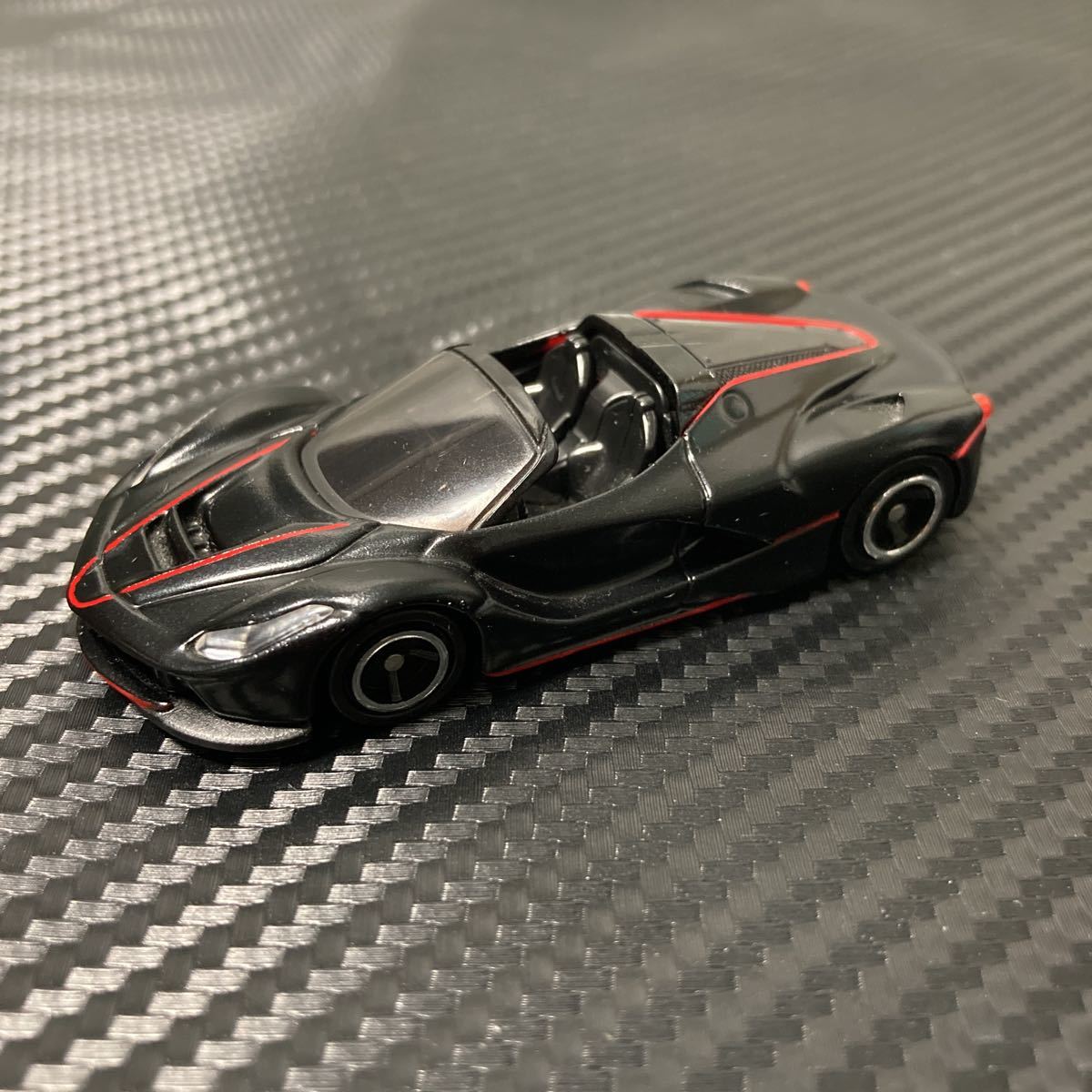 トミカ ラフェラーリロードスター リペイント改造 乗用車 売買されたオークション情報 Yahooの商品情報をアーカイブ公開 オークファン Aucfan Com