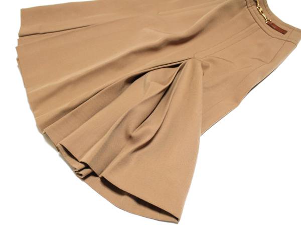 高島屋購入 Celine セリーヌ フレアースカート ３８ 9号 スカート 売買されたオークション情報 Yahooの商品情報をアーカイブ公開 オークファン Aucfan Com