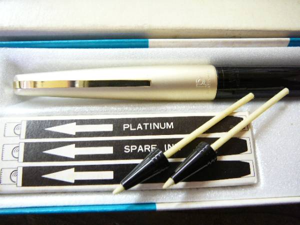 プラチナソフトペン 黒 ペン先2本カートリッジ付 レトロ先生ペン マーカー サインペン 売買されたオークション情報 Yahooの商品情報をアーカイブ公開 オークファン Aucfan Com