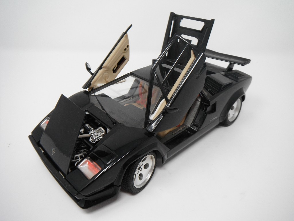 □ Bburagoブラーゴ『1/18 Lamborghini Countach 1988 黒