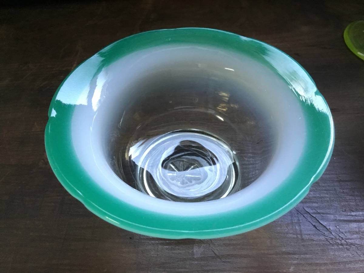 輪花型氷コップ 青縁 ぼかし ウランガラス 大正ロマン 手吹きガラス 和