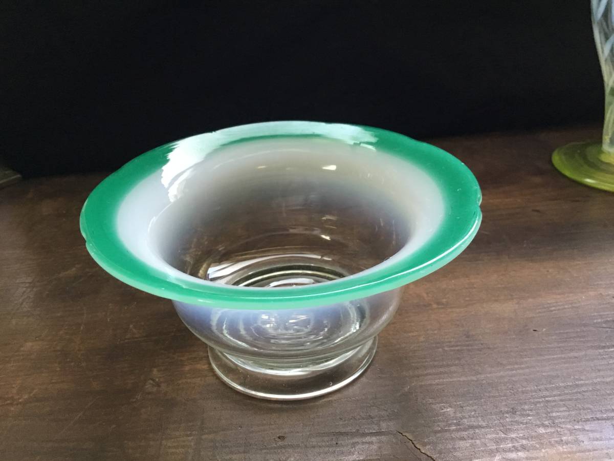 和ガラス◇乳白暈し / 緑 / 8弁輪花縁◇椀型氷コップ 蜜豆 鉢 大正