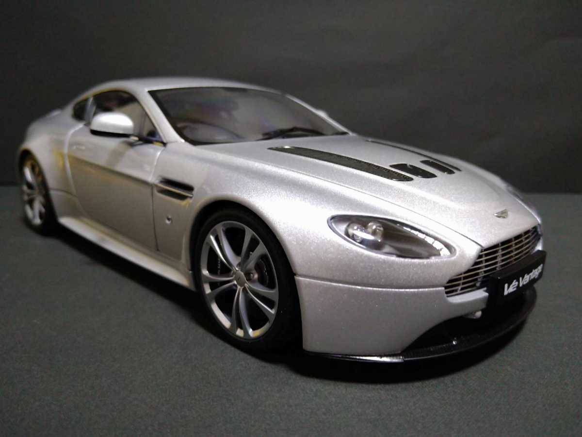 オートアート1/18 アストンマーチンV12Vantage　シルバー