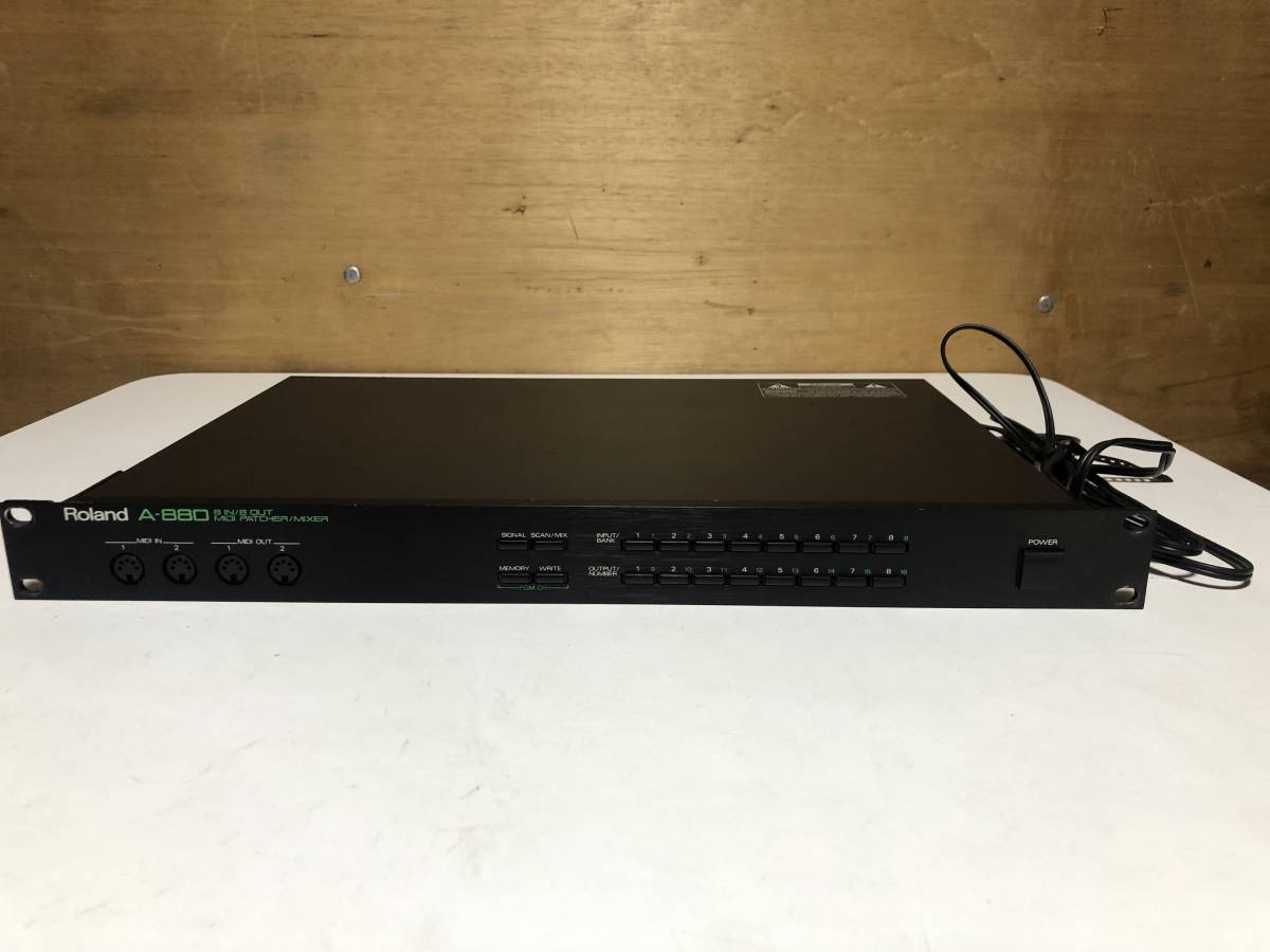 A-880 Roland 0 MIDI ⁄ Midi Patcher Mixer - Out MIXER PATCHER 100V 