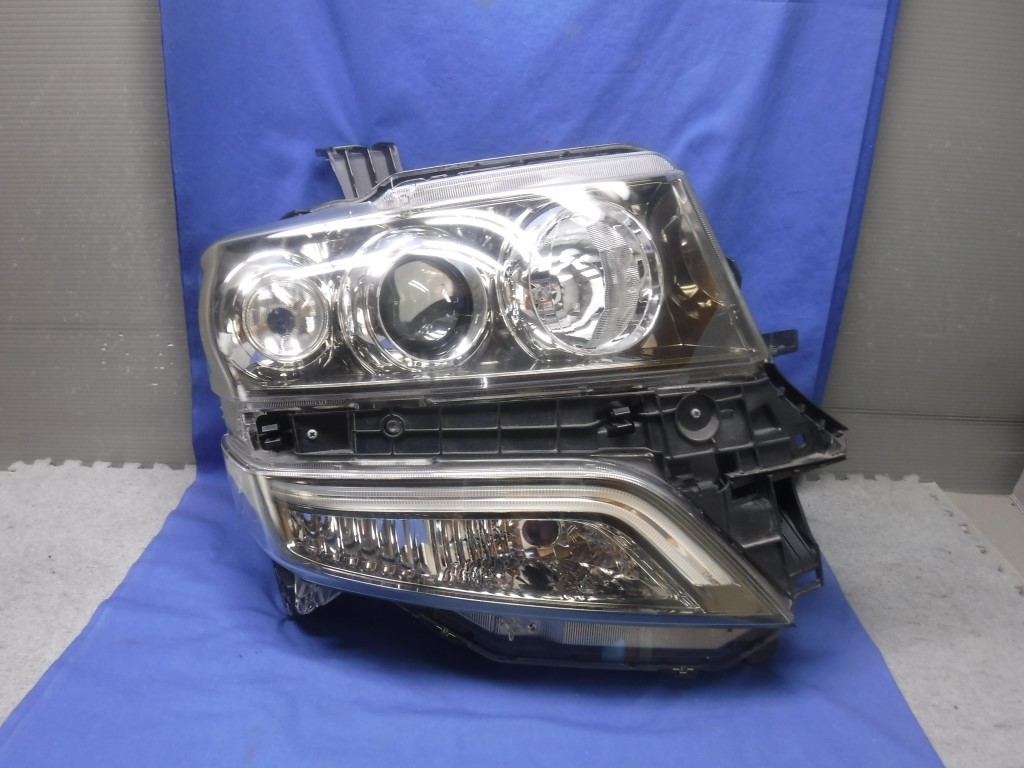 N-BOXカスタム JF1/JF2 前期 右ヘッドライト HID 100-62038 刻印：2