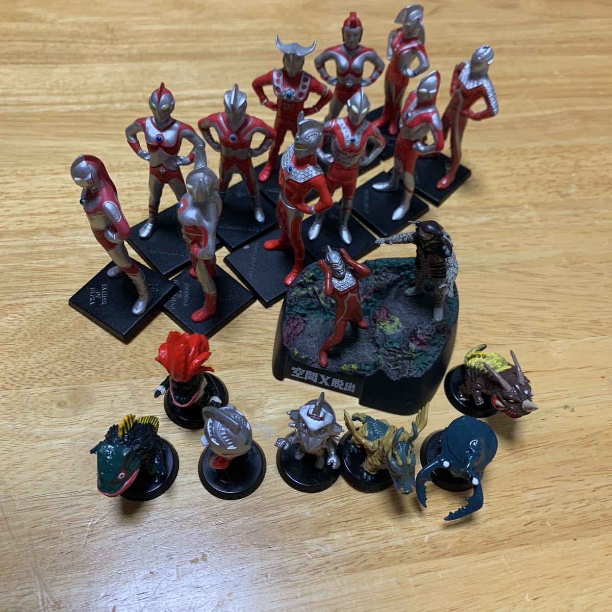 ウルトラ怪獣名鑑 - Yahoo!オークション ファイナルコンプリート