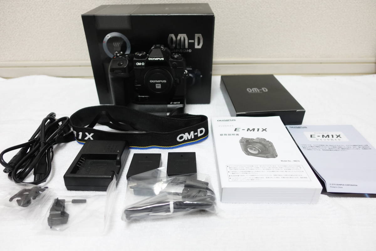 中古品 オリンパス OM-D E-M1X 元箱付き シャッター回数6912回 OM-D E