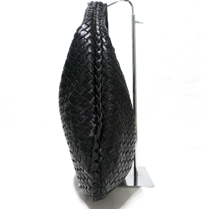 外側美品 BOTTEGA VENETA ボッテガヴェネタ イントレチャート ワンショルダーバッグ 115653 ブラック 黒 ラムスキン レザー 肩掛け可 BOTTEGA VENETA イントレ セカンドバッグ美品 VENETA(ボッテガヴェネタ) 外極美品