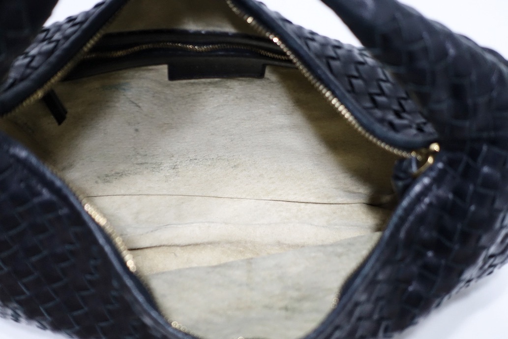 外側美品 BOTTEGA VENETA ボッテガヴェネタ イントレチャート ワンショルダーバッグ 115653 ブラック 黒 ラムスキン レザー 肩掛け可 BOTTEGA VENETA イントレ セカンドバッグ美品 VENETA(ボッテガヴェネタ) 外極美品