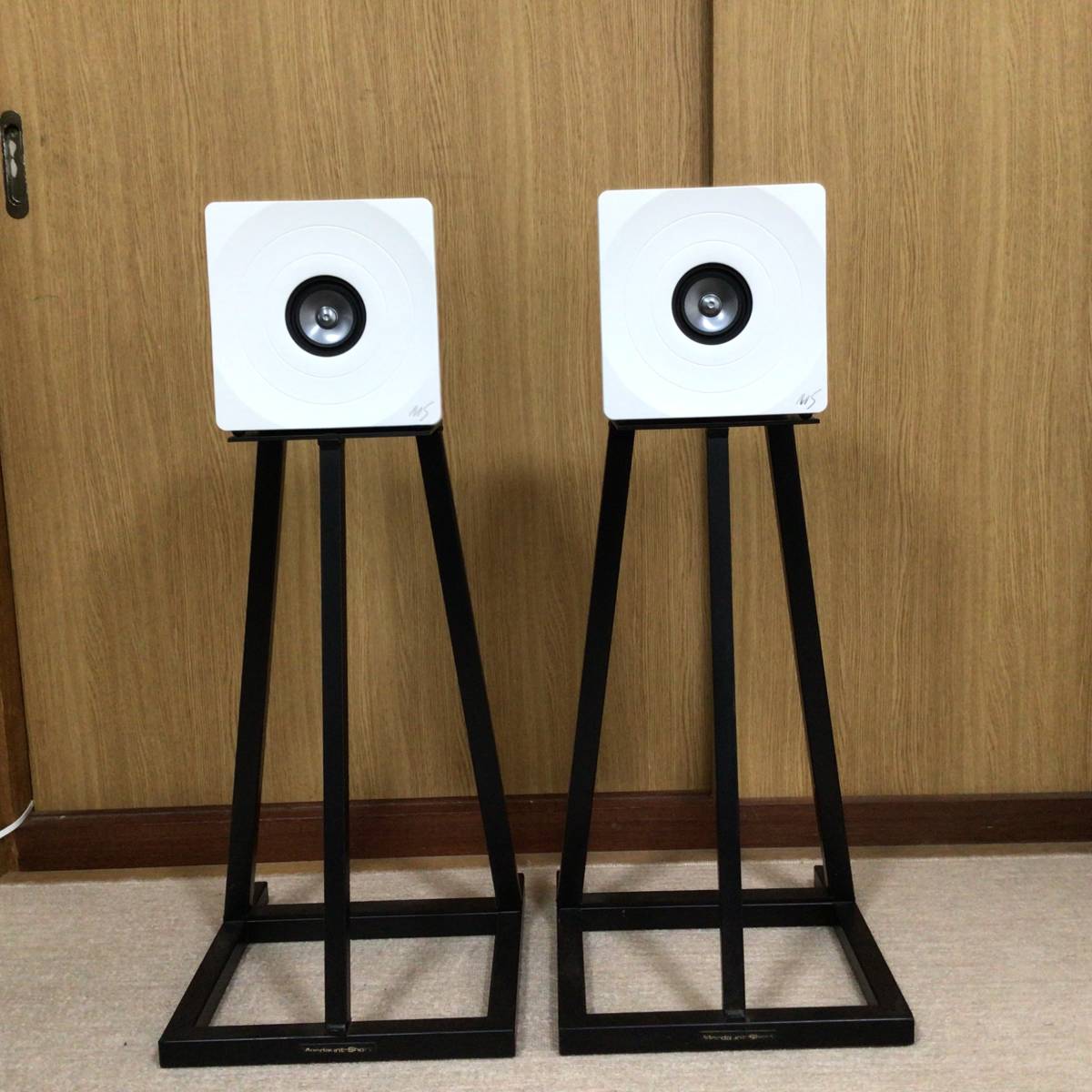 程度極上品！Mark Audio Tozzi One Kit (ホワイト）　モダンショート製　金属スタンド　（組立図等付属）