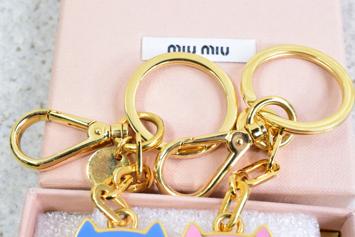 ○-1134 miumiu ミュウミュウ キーホルダー 猫モチーフ マグネット付 