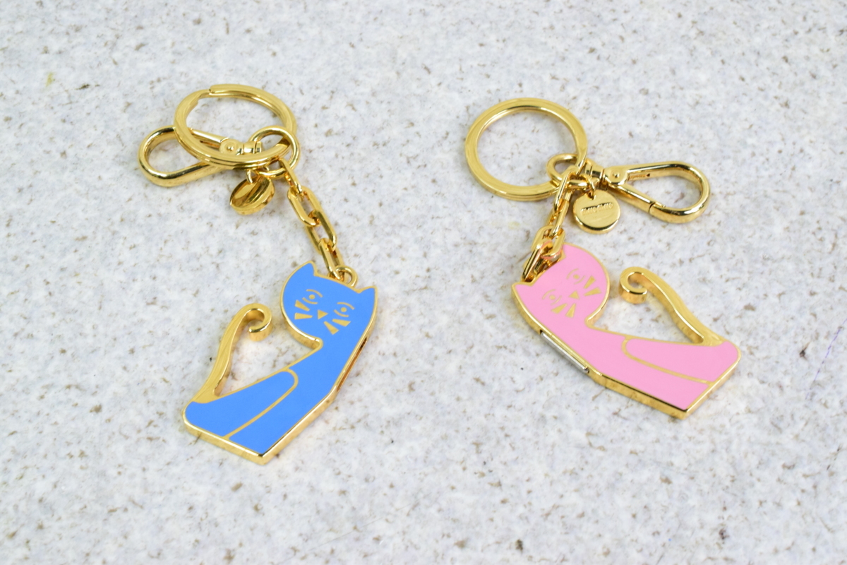 ○-1134 miumiu ミュウミュウ キーホルダー 猫モチーフ マグネット付 