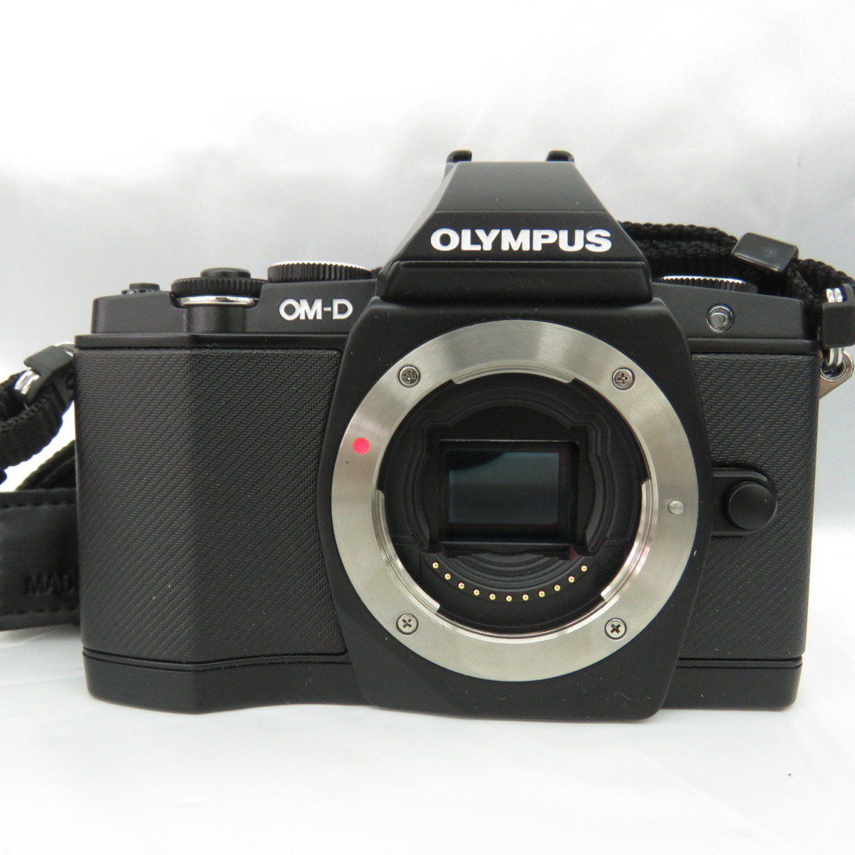 【美品】OLYMPUS オリンパス ミラーレス一眼レフカメラ OM-D E-M5 ダブルズームキット ブラック 10839873 OLYMPUS PEN オリンパス OM オリンパス&frasl;ミラーレス一眼レフカメラ 一眼レフ