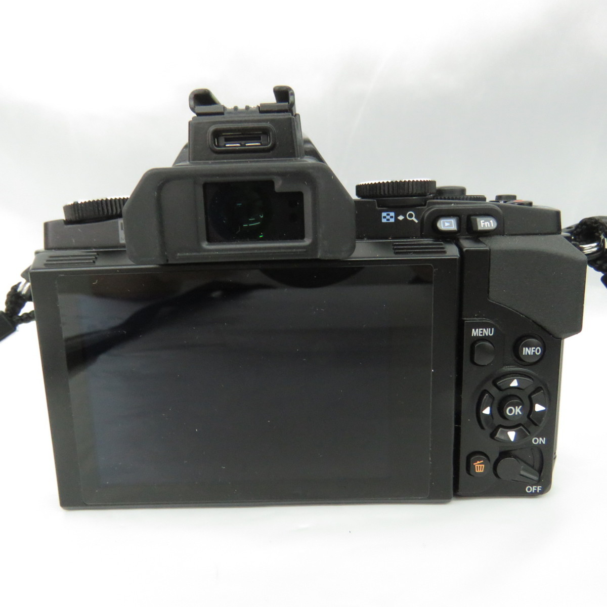 【美品】OLYMPUS オリンパス ミラーレス一眼レフカメラ OM-D E-M5 ダブルズームキット ブラック 10839873 OLYMPUS PEN オリンパス OM オリンパス&frasl;ミラーレス一眼レフカメラ 一眼レフ